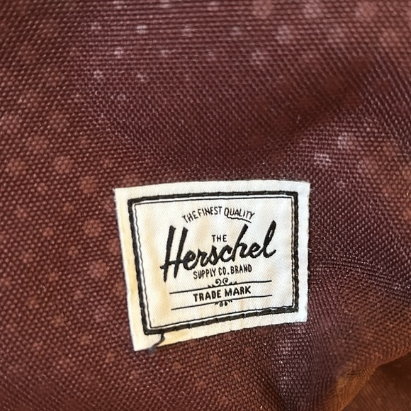 Herschel Classic Backpack 20L - Picture 2 of 3